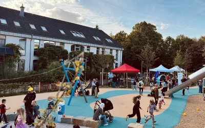 Stadtelternrat Mülheim an der Ruhr bei der Einweihung des Spielplatzes Schloßberg