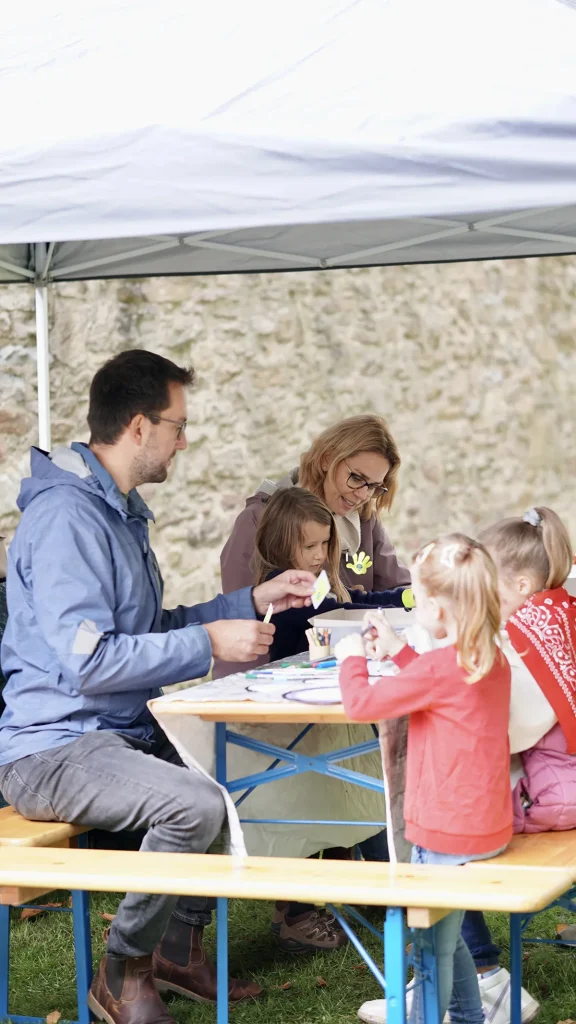 weltkindertag-jaeb-muelheim-muga-park-eltern-kinder-malen-aktivitaet