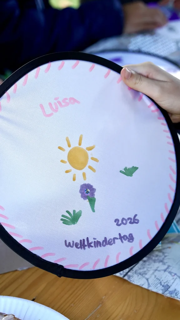 weltkindertag-jaeb-muelheim-muga-park-frisbee-malen-aktivitaet